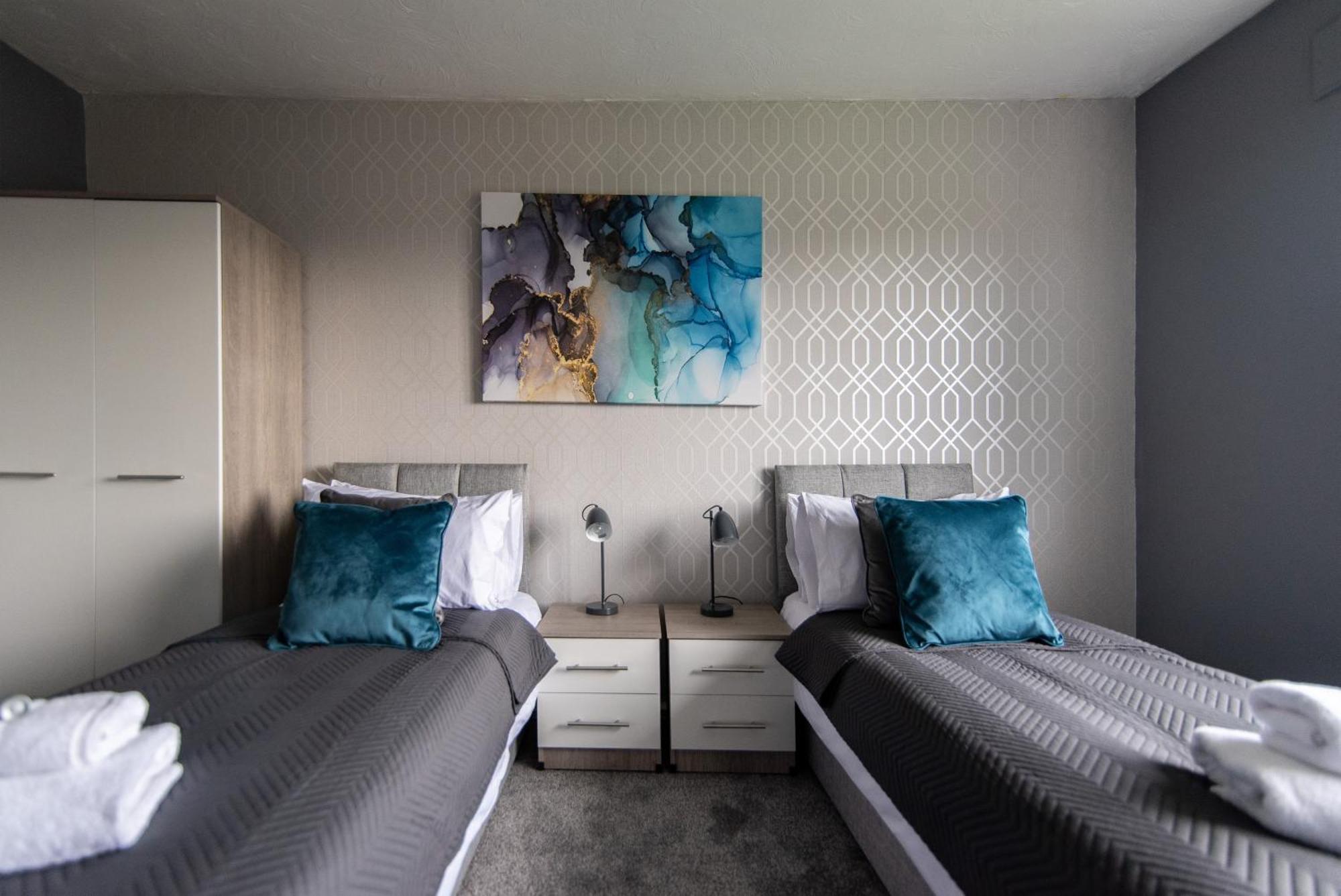 3 Bed Apartment - Perfect For Contractors Near Liverpool Airport Hale  Экстерьер фото