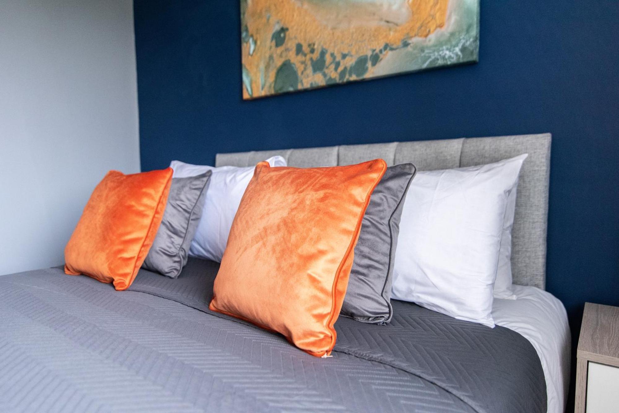 3 Bed Apartment - Perfect For Contractors Near Liverpool Airport Hale  Экстерьер фото