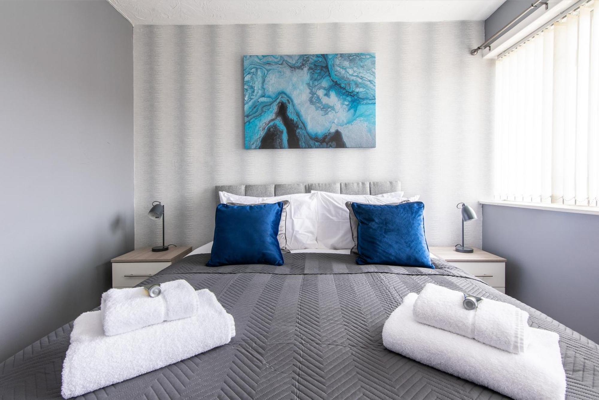 3 Bed Apartment - Perfect For Contractors Near Liverpool Airport Hale  Экстерьер фото