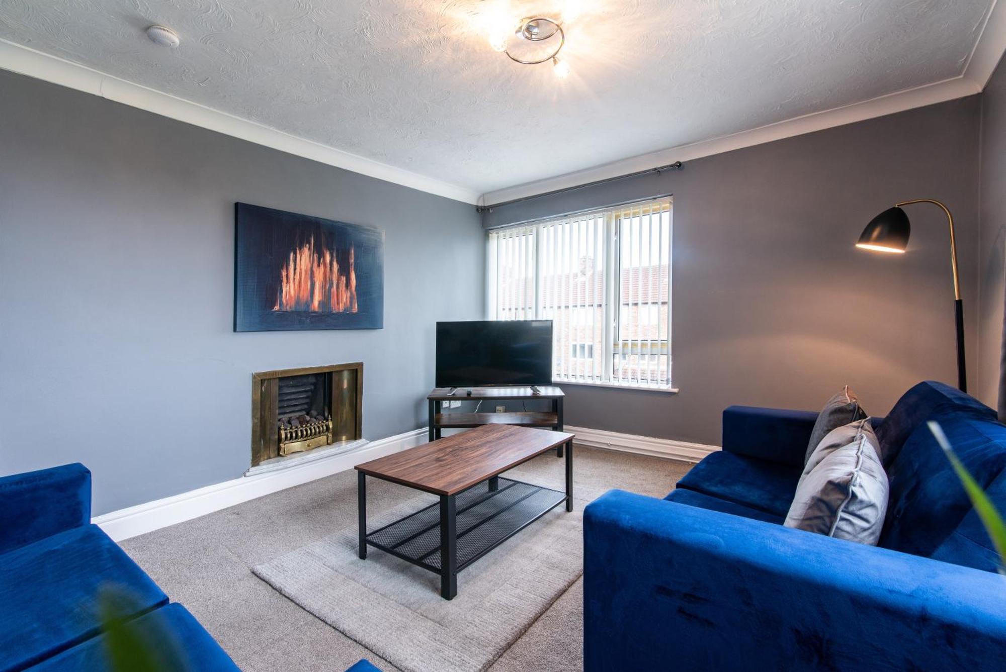 3 Bed Apartment - Perfect For Contractors Near Liverpool Airport Hale  Экстерьер фото