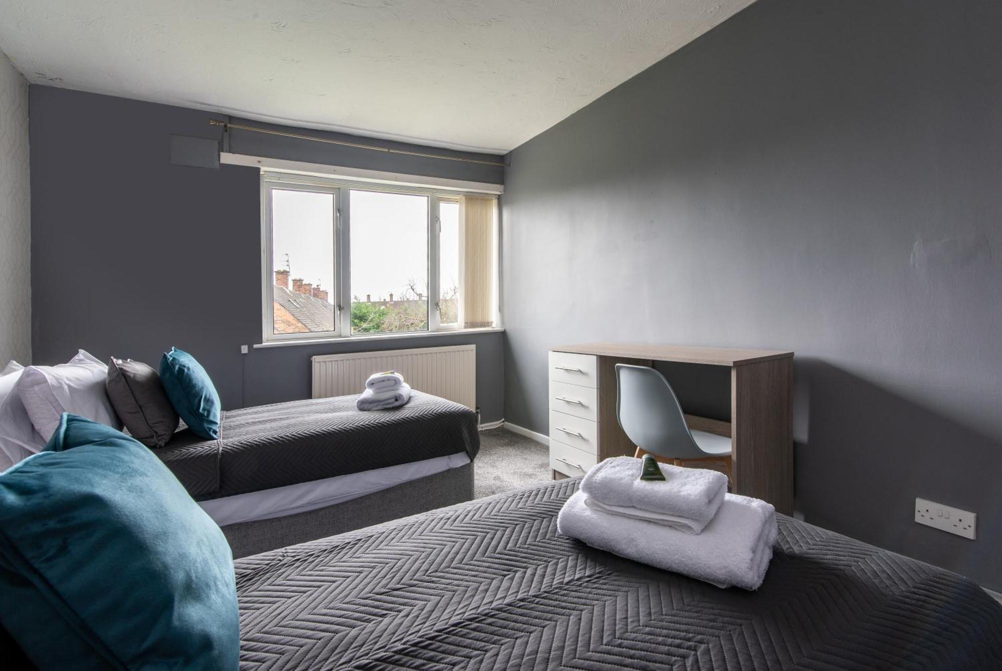 3 Bed Apartment - Perfect For Contractors Near Liverpool Airport Hale  Экстерьер фото