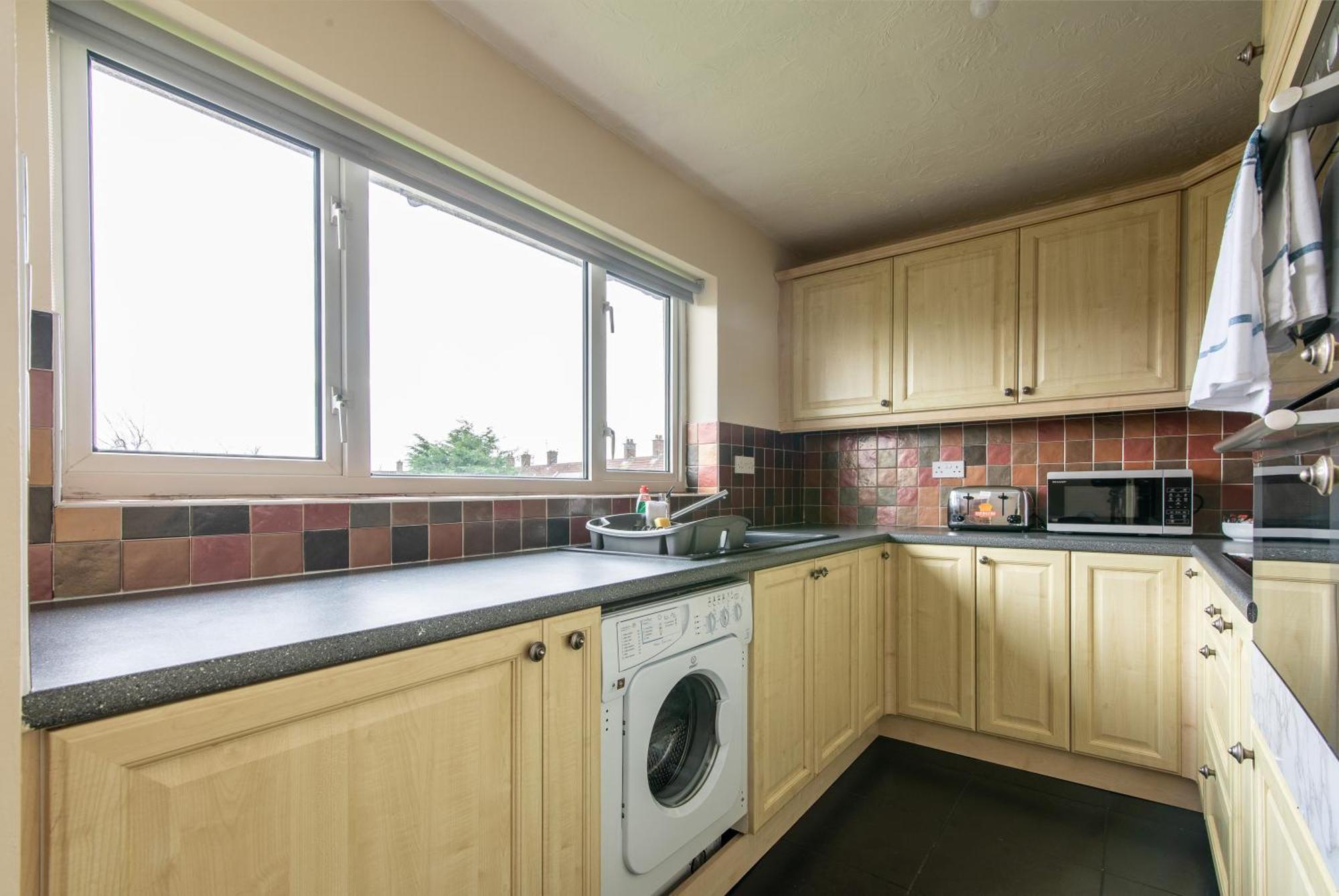 3 Bed Apartment - Perfect For Contractors Near Liverpool Airport Hale  Экстерьер фото