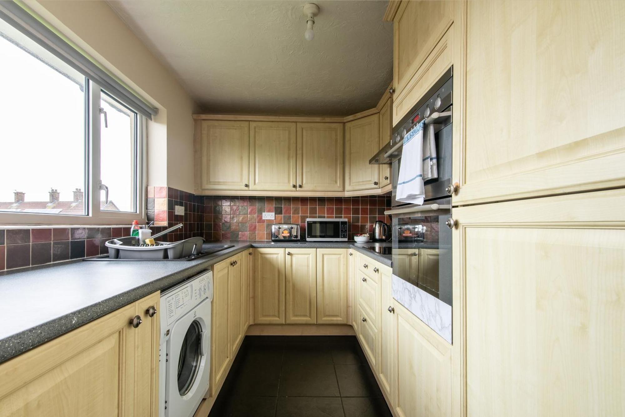 3 Bed Apartment - Perfect For Contractors Near Liverpool Airport Hale  Экстерьер фото